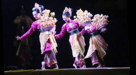 Persembahan tarian dalam Event Pelangi Budaya tahun 2019 di Coastal Area. Foto: Arsip Kepriheadline.id