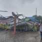 Kondisi Kubah Masjid Al-Falah yang rubuh usai diterjang angin Puting Beliung pada Selasa pagi. Foto: Istimewa