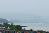 Suasana Karimun anak diselubungi Kabut Asap jika dilihat dari Jembatan Sanur Kecanmatan Tebing. Foto: Istimewa