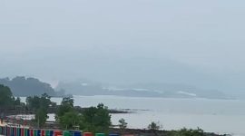 Suasana Karimun anak diselubungi Kabut Asap jika dilihat dari Jembatan Sanur Kecanmatan Tebing. Foto: Istimewa