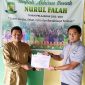 Perwakilan PT Timah menyerahkan bantuan kepada pihak TPQ Nurul Fallah Desa Teluk Radang. Foto: istimewa