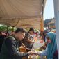 Warga ramai berbelanja di Bazar Pangan Murah Karimun di Coastal Area. Foto: Istimewa