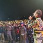 Reza Zakarya menghibur masyarakat Pulau Kundur dalam kegiatan Gebyar Pesona dalam rangka Hari Jadi ke-24 Kabupaten Karimun tahun 2023. Foto: Istimewa