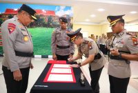 Kapolda Kepri pimpin sertijab Kapolres Karimun di Polda Kepri. Foto: Humas