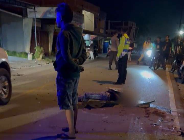 Tangkapan layar video kejadian kecelakaan yang merenggut nyawa dua orang pengendara di Karimun. Foto: istimewa