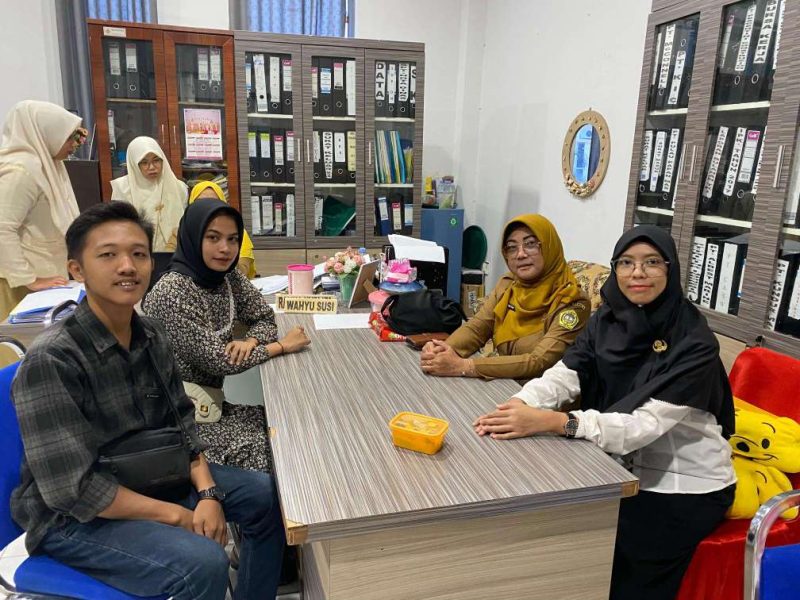 Tim Infolokerkarimun melakukan kunjungan ke Disnaker Karimun. Foto: Istimewa