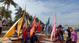 Perlombaan Sampan Jong dilaksanakan Pemuda Mukalimus, Kundur. Foto: Dokumen PT Timah