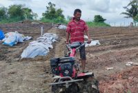 Berkat Bantuan Hand Traktor dari PT Timah Tbk, Hasil Kelompok Tani Bukit Naga Semakin Meningkat. Foto: Humas PT Timah.