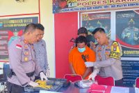 Kapolres Karimun AKBO Fadli Agus memimpin Press Rilis pengungkapan kasus pencurian di wilayah Polsek Tebing. Foto: Humas Polres Karimun