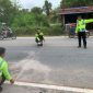 Personil Satlantas Polres Karimun melakukan olah TKP di lokasi Kecelakaan Lalu lintas di wilayah Karimun, beberapa waktu lalu. Foto: Dokumen Satlantas Polres Karimun