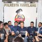 Kompol Budi Hartono memberikan keterangan pers terkait penemuan tengkorak wanita diduga warga Karimun di Batam. Foto: Humas Polresta Barelang.
