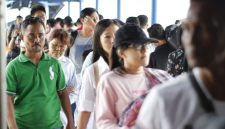 Arus penumpang di Pelabuhan Domestik Karimun. Foto: Dokumen KepriHeadline.id