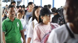Arus penumpang di Pelabuhan Domestik Karimun. Foto: Dokumen KepriHeadline.id