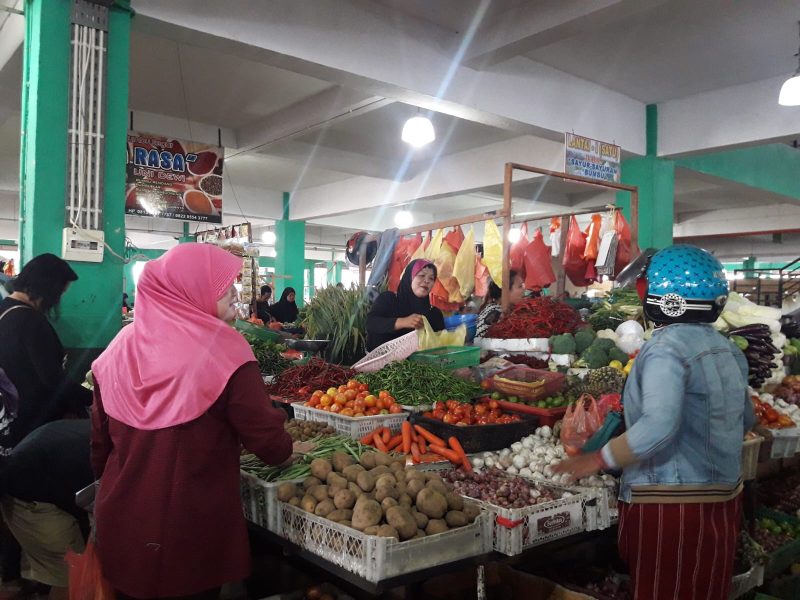 Aktivitas di Pasar Puan Maimun beberapa waktu lalu. Foto: KepriHeadline.id 
