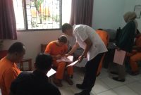 Satresnarkoba Polres Karimun melimpahkan perkara Narkotika yang menyeret nama anak Wakil Bupati Karimun. Foto: Dokumen Kejaksaan Negeri Karimun/KepriHeadline.id 
