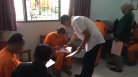 Satresnarkoba Polres Karimun melimpahkan perkara Narkotika yang menyeret nama anak Wakil Bupati Karimun. Foto: Dokumen Kejaksaan Negeri Karimun/KepriHeadline.id 