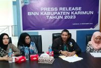 Kepala BNNK Karimun Eryan Noviandi merilis capaian kinerja tahun 2023. Foto: KepriHeadline.id 