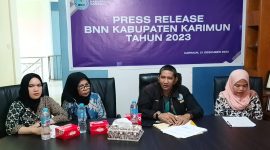 Kepala BNNK Karimun Eryan Noviandi merilis capaian kinerja tahun 2023. Foto: KepriHeadline.id 