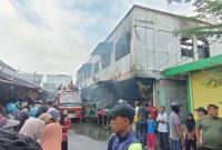 Peristiwa kebakaran yang menghanguskan 8 Unit Ruko di Kundur. Foto: Dokumen Polisi