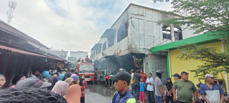 Peristiwa kebakaran yang menghanguskan 8 Unit Ruko di Kundur. Foto: Dokumen Polisi