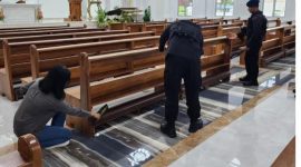 Tim Khusus Unit Penjinak Bom (Jibom) Satuan Brimob Polda Kepri diterjunkan melakukan sterilisasi di enam gereja di wilayah Kabupaten Karimun, Minggu, 24 Desember 2023. Foto: Humas Polres Karimun