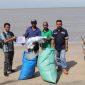 KUB Titihan Muhibah, Kelurahan Sawang, Kecamatan Kundur Barat, Kabupaten Karimun menerima bantuan jaring dari PT Timah Tbk. Bantuan alat tangkap ini diharapkan dapat meningkatkan hasil tangkapan nelayan. Foto: Humas PT Timah