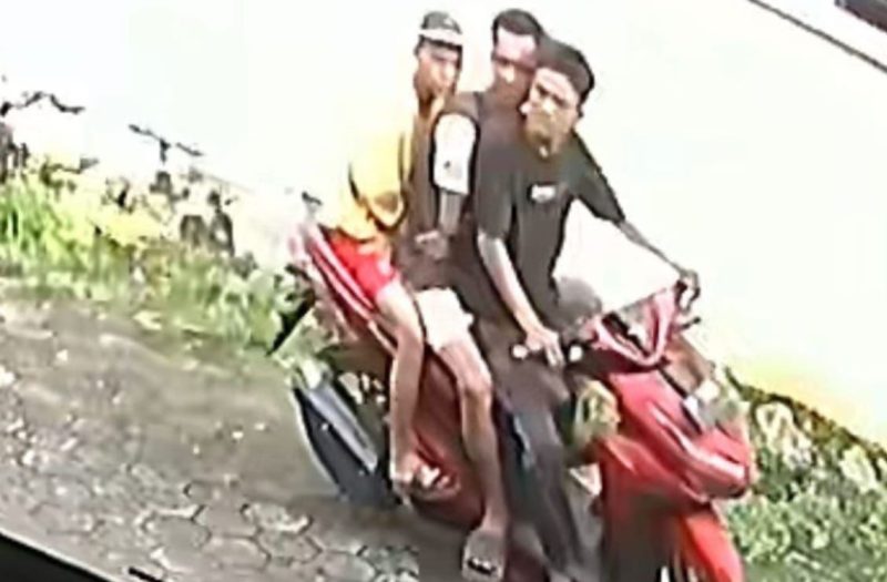 Tangkapan layar tiga orang pemuda yang diduga meresahkan warga Bukit Tiung. Foto: Istimewa