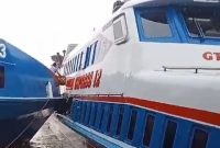 Tangkapan layar tabrakan kapal MV Dumai Line 3 dan MV Dumai Ekspress 12 di Pelabuhan Selat Panjang. Foto: Istimewa
