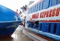 Tangkapan layar tabrakan MV Dumai Line 3 dan MV Dumai Ekspress 12. Foto: Istimewa