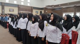 Ratusan PPPK Hadiri Pelantikan dan Pengambilan Sumpah Jabatan yang langsung dipimpin Bupati Karimun Aunur Rafiq di Gedung Nilam Sari. Foto: KepriHeadline.id 