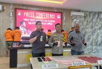 Kapolres Karimun AKBP Fadli Agus merilis pengungkapan kasus Sabu seberat 1,2 Kilogram di wilayah Karimun. Foto: KepriHeadline.id