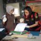 Jaksa memeriksa sejumlah dokumen di Kantor KONI Karimun. Foto: kepriheadline.id 