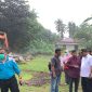 Bupati Karimun Aunur Rafiq meninjauan lahan untuk gedung rawat inap RSUD Tanjungbatu. Foto: KepriHeadline.id 