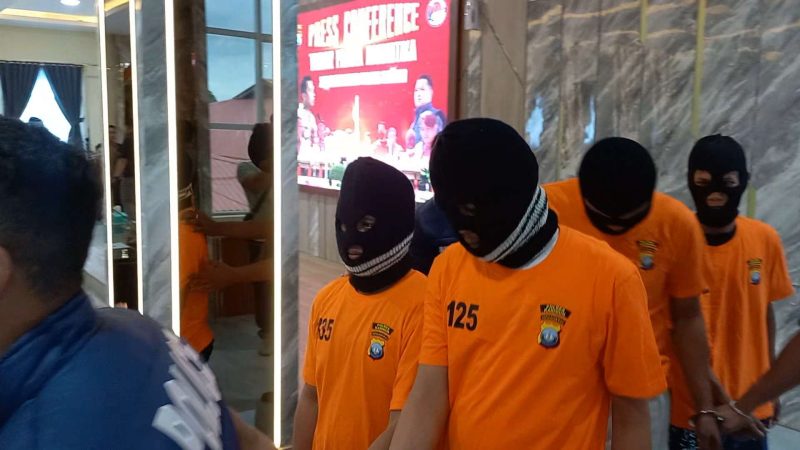 Empat orang diamankan Satresnarkoba usai hendak menyeludupkan narkotika jenis sabu melalui Karimun ke Kalimantan. Foto: KepriHeadline.id