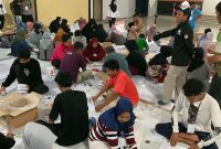 Proses Pelipatan Surat Suara Pemilu 2024 di Gudang Logistik KPU. Foto: KepriHeadline.id