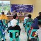 Personil Satlantas Polres Karimun berikan pemahaman SIM kepada masyarakat Buru. Foto: Humas Polres Karimun
