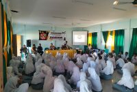 Sosialisasi Bahaya Narkoba dilaksanakan oleh Polsek Buru di SMAN 1 Buru Selasa, 9 Januari 2024. Foto: Humas Polres Karimun