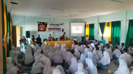 Sosialisasi Bahaya Narkoba dilaksanakan oleh Polsek Buru di SMAN 1 Buru Selasa, 9 Januari 2024. Foto: Humas Polres Karimun