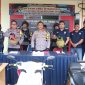 Kapolres Karimun AKBP Fadli Agus pimpin Press Konference pengungkapan kasus pencurian di wilayah Tebing. Foto: Humas Polres Karimun.