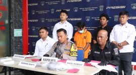 Konference Press Kasus Pencurian dengan Pemberatan oleh Satreskrim Polres Karimun. Foto: Humas Polres Karimun