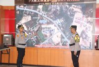 Kapolres Karimun AKBP Fadli Agus pimpin simulasi penanganan demo kepada personil Dalmas. Foto: Humas Polres Karimun
