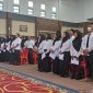 Proses pelantikan Petugas KPPS di Gedung Nasional Karimun. Foto: Humas KPU Karimun