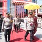 Kapolda Kepri Irjen Pol Yan Fitri Halimansyah disambut jajaran Polres Karimun. Foto: Humas Polres Karimun