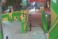 Tangkapan layar rekaman CCTv Masjid Fastabiqul Khairrat Kecamatan Tebing. 