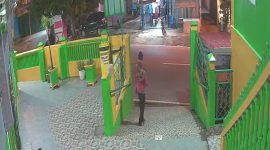 Tangkapan layar rekaman CCTv Masjid Fastabiqul Khairrat Kecamatan Tebing. 