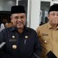 Bupati Karimun Aunur Rafiq didampingi Wakil Bupati Karimun Anwar Hasyim diwawancara Wartawan usai melantik Tenaga PPPK di Gedung Nilam Sari,  Senin, 8 Januari 2024. Foto: KepriHeadline.id 