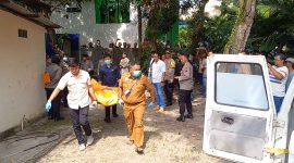 Jasad korban dievakuasi ke RSUD Muhammad Sani. Foto: KepriHeadline.id 