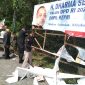 Bawaslu bersama APH melakukan penertiban Alat Peraga Kampanye di wilayah Kabupaten Karimun. Foto: Rc/kepriheadline.id