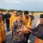 Tiba di Karimun, Capres Mahfud MD Disematkan Tanjak Khas Melayu. Foto: Rc/kepriheadline.id 