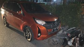 Penampakan Minibus Toyota Calya usai menabrak sepeda motor di kawasan Jalan Jenderal Sudirman Poros. Foto: Rc/kepriheadline.id 